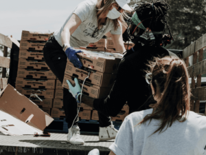 Image of a woman volunteering